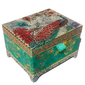 India Peacock Swan Lake Music Chest Box w/2 Soaps (67627)
